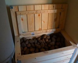 Деревянный ящик для хранения картофеля