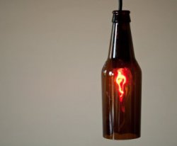 Лампа из пивной стеклянной бутылки